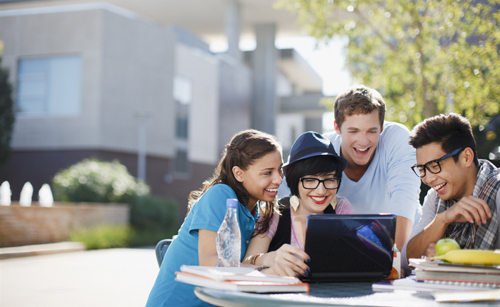 college-students-using-laptop.jpg